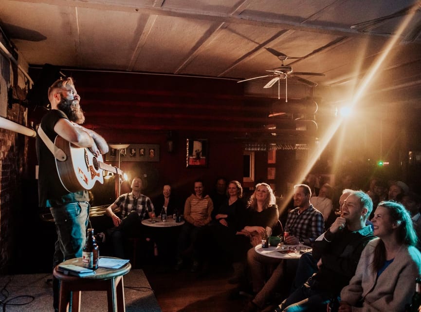 Hamburg: Moin Comedy Club Stand Up Comedy Live Show Ticket - Five comedians, one microphone, two hours