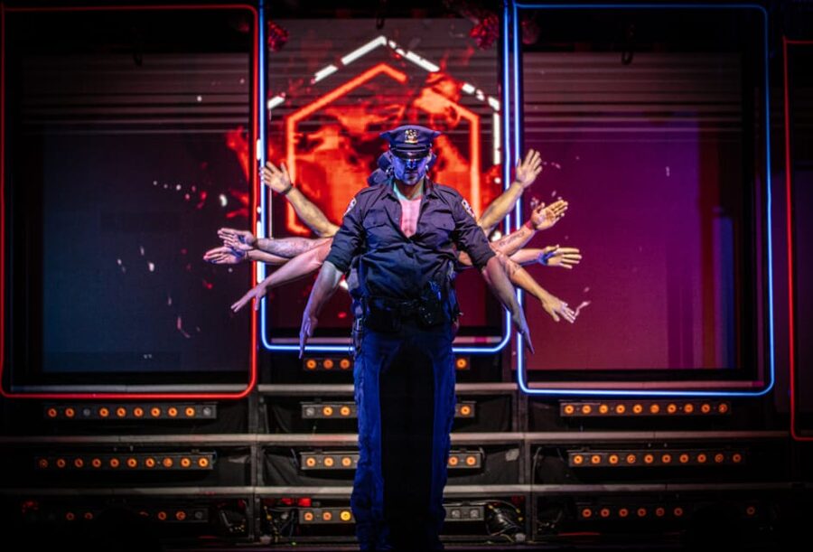 Hamburg: SIXX PAXX Men´s Perfoming Arts Show - What the audience interaction is really like