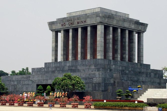 Hanoi Cyclo Ride and Water Puppet Show - Walking around Hoan Kiem Lake
