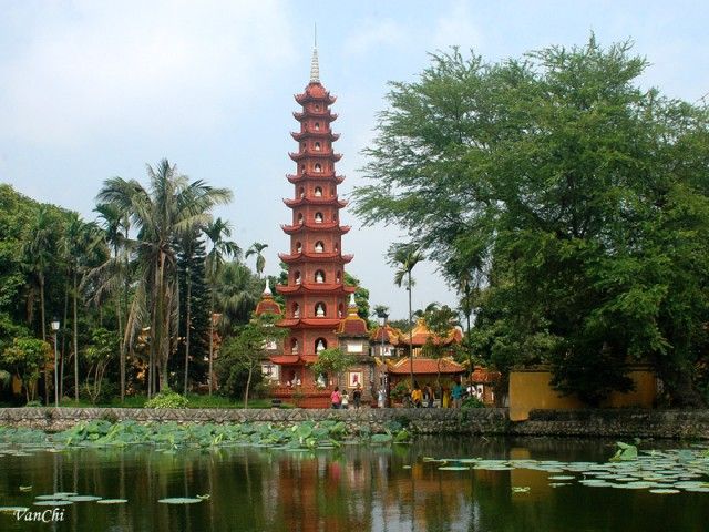 Hanoi: Full-Day City Tour and Water Puppet Show - The 50-minute water puppet show near Sword Lake