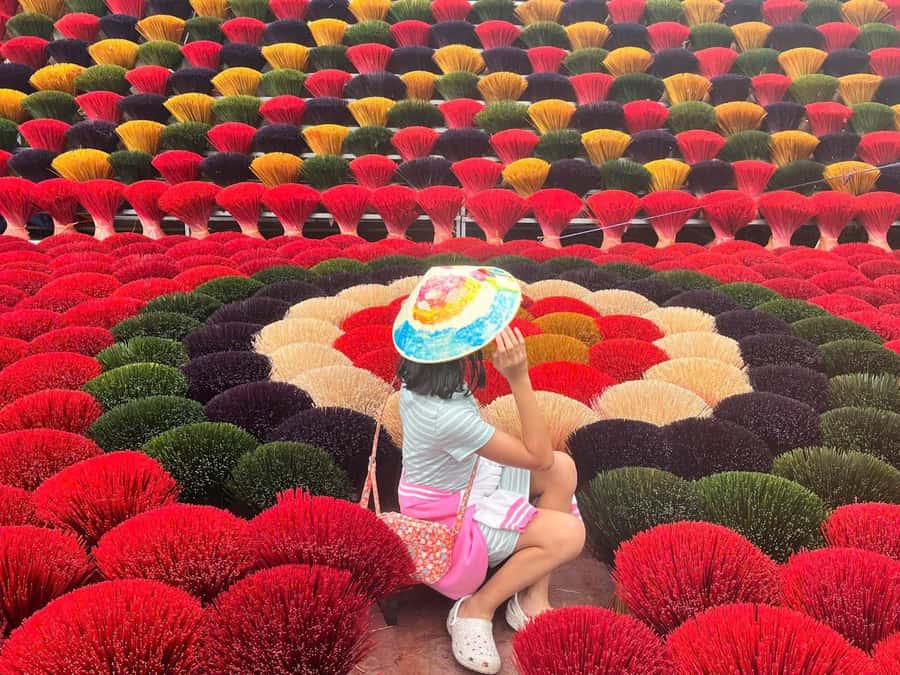 Hanoi: Incense Village, Hat, Lacquer, City Tour+Water Puppet - The conical hat village and your hands-on souvenir