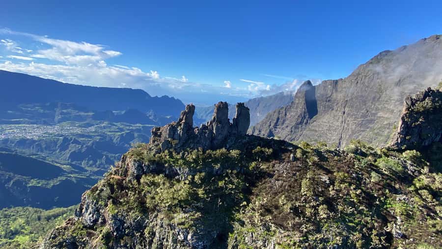 Helicopter flight over Reunion's volcanoes and cirques from St Pierre - Key points before you book