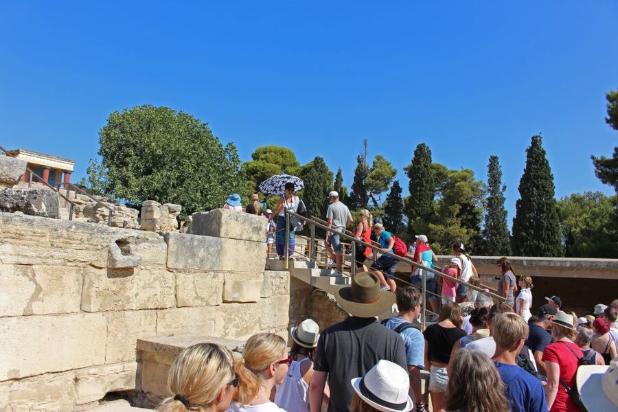 Heraklion, Knossos & Minoan Culture Show - Group size, language, and guide quality