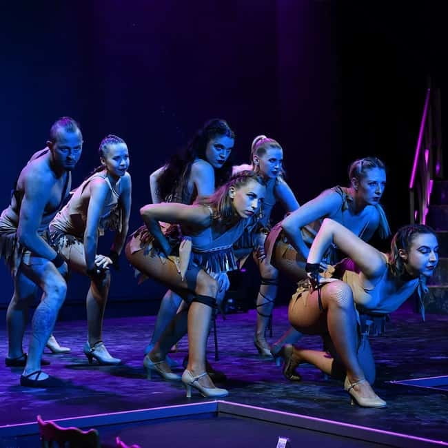 Hersonissos: Spectacular Dinner Show Ticket - The 8 p.m. arrival and pre-show atmosphere