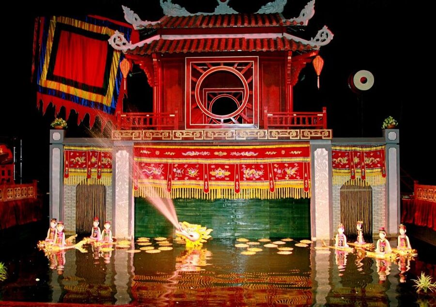 Ho Chi Minh City: Water Puppet Show and Dinner Cruise - Seating matters more than you might expect