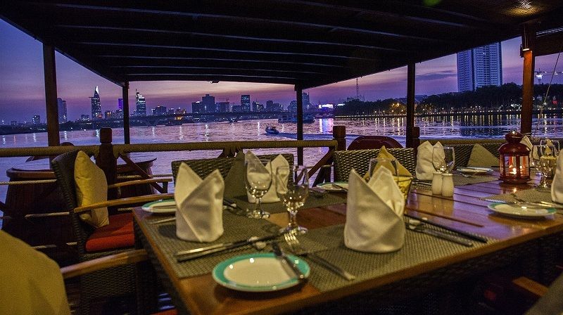 Ho Chi Minh City: Water Puppet Show and Dinner Cruise - What dinner is really like