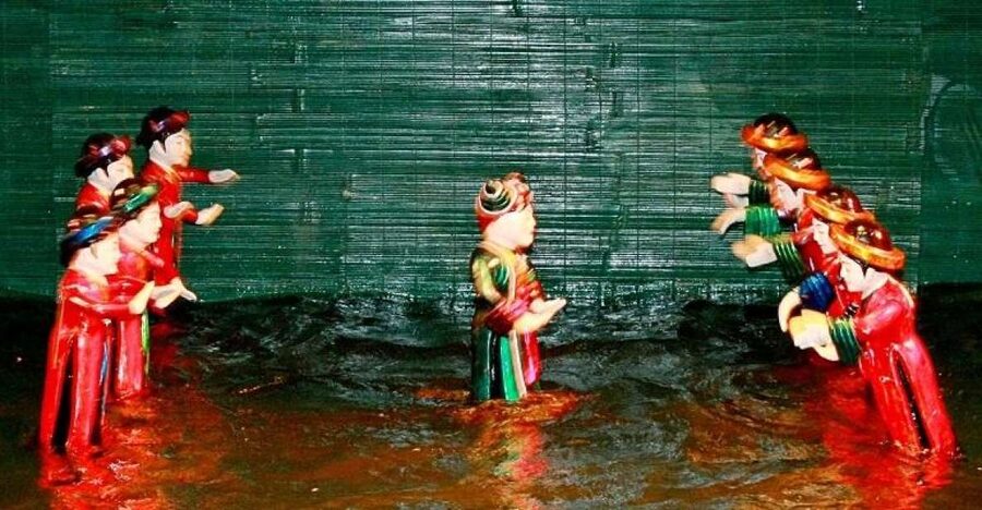 Ho Chi Minh City: Water Puppet Show and Dinner Cruise - The water puppet theater and its moving stage