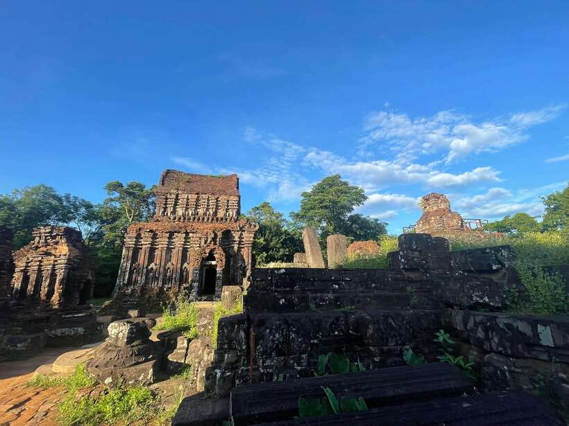 Hoi An: My Son Ruins: Guide-Bus-Boat-Cultural Show-Lunch - The local workshop stop