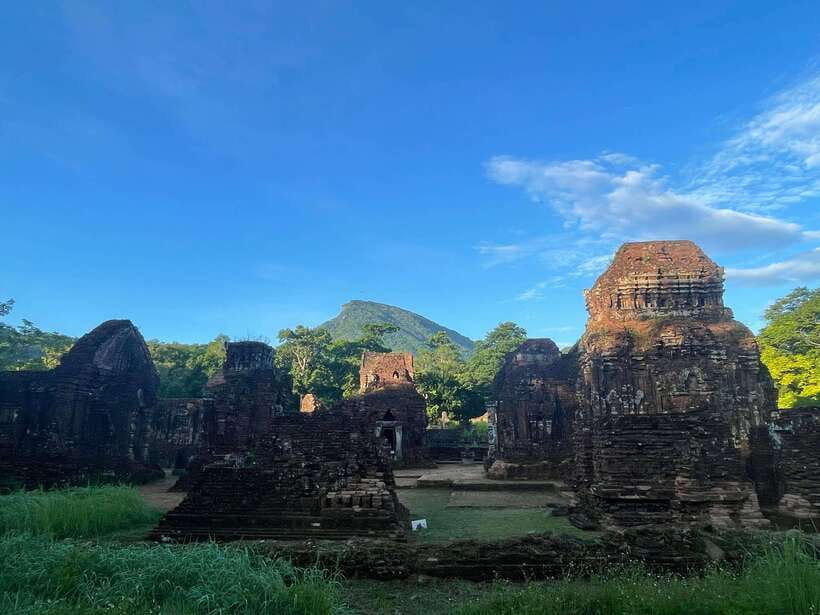 Hoi An: My Son Ruins: Guide-Bus-Boat-Cultural Show-Lunch - Lunch at My Son
