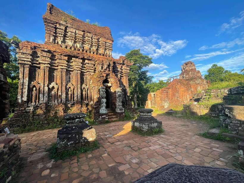 Hoi An: My Son Ruins: Guide-Bus-Boat-Cultural Show-Lunch - The early pickup from Hoi An