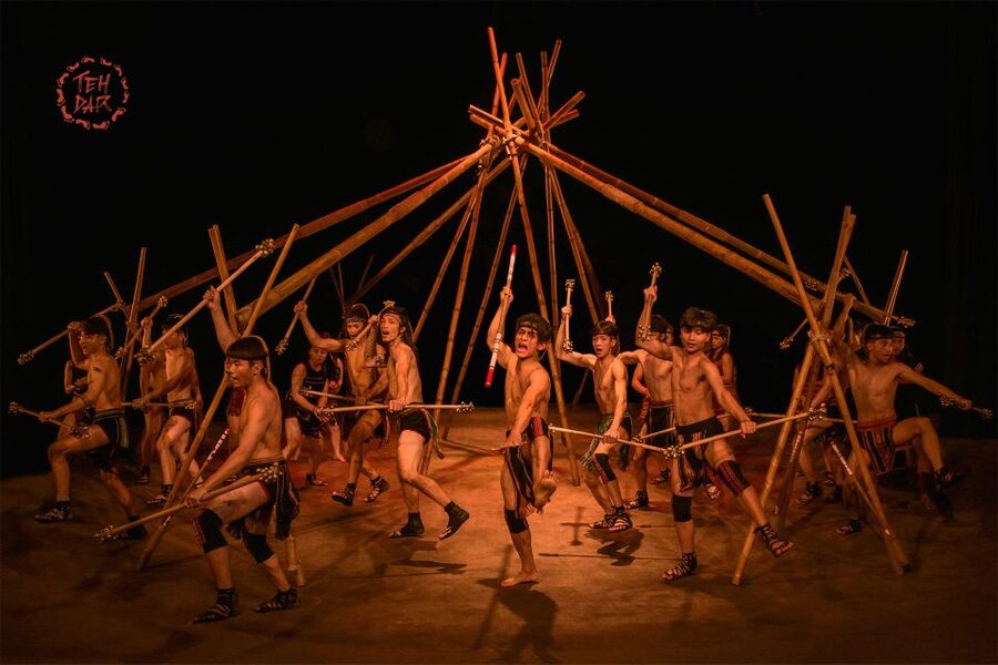 Hoi An: Teh Dar Vietnamese Bamboo Circus at Lune Center - Inside the one-hour performance