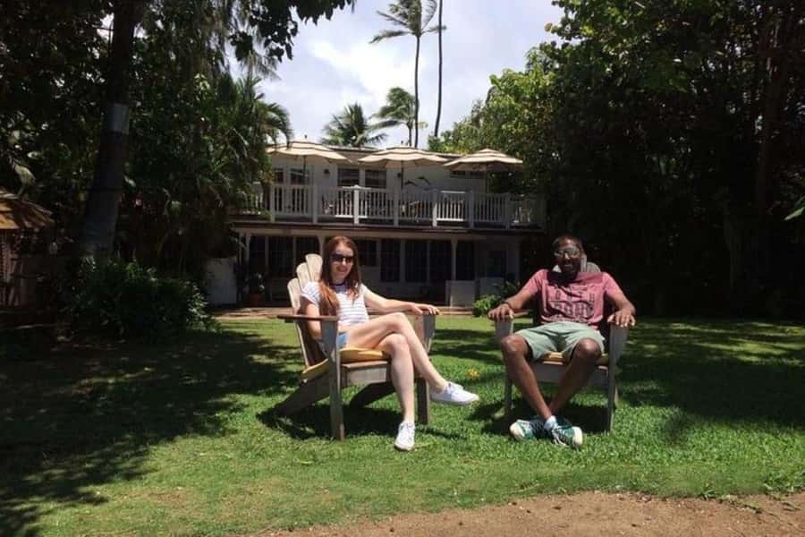 Honolulu - Exclusive Hawaii Five-0 TV Show Tour with Snacks - Hawaiian snacks beside the ocean