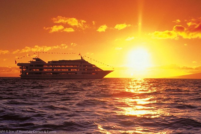 Honolulu: Three Star Deluxe Sunset Dinner Cruise and Show - Boarding with a welcome toast