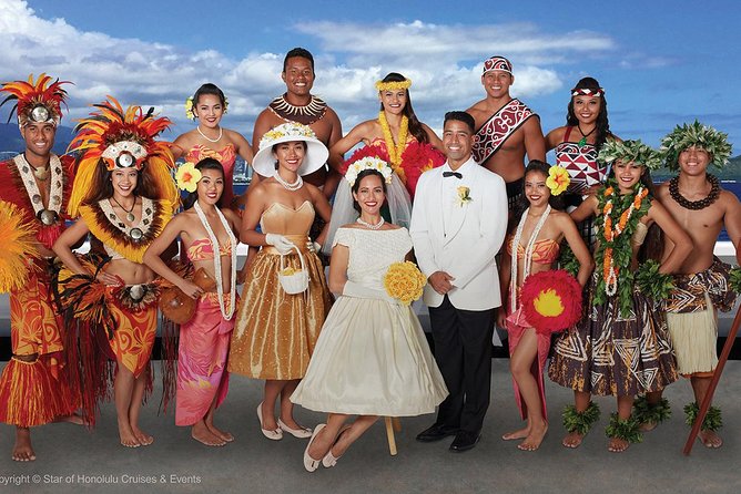 Honolulu: Three Star Deluxe Sunset Dinner Cruise and Show - Seating, ship size, and comfort