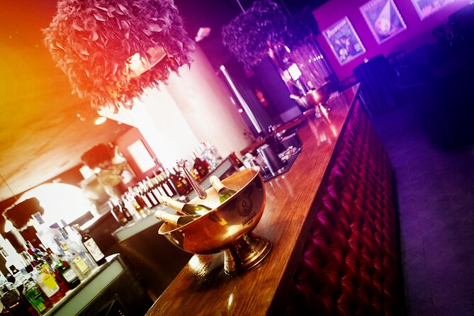 House of Illusion Magic Show with Drinks - A good choice for couples and groups