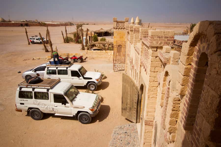 Hurghada: 6-Hour Jeep Desert Safari, Dinner, and Show - Dinner by the fire, then the Sahara Park show
