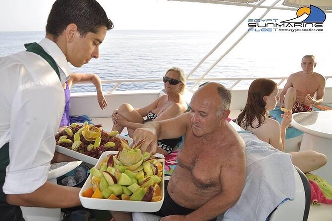 Hurghada: Dolphin World Show with Walruses and Pickup - The show length and daily schedule