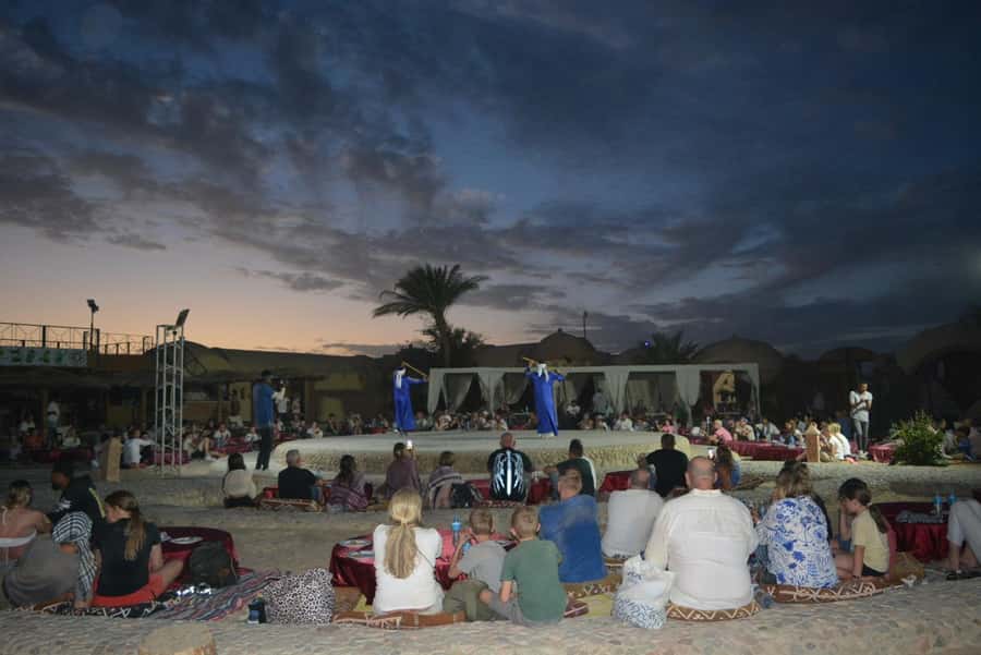 Hurghada: Jeep Safari with Camel Ride, Dinner and Show - Bread-making and the practical side of Bedouin life