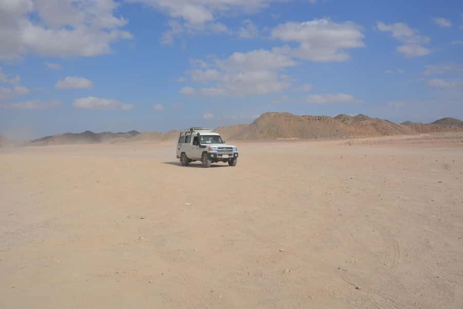 Hurghada: Jeep Safari with Camel Ride, Dinner and Show - Arabian tea and a camel ride at the village