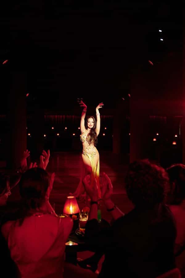 Hurghada: Naz Cabaret ticket with beverages - What your $35 ticket includes