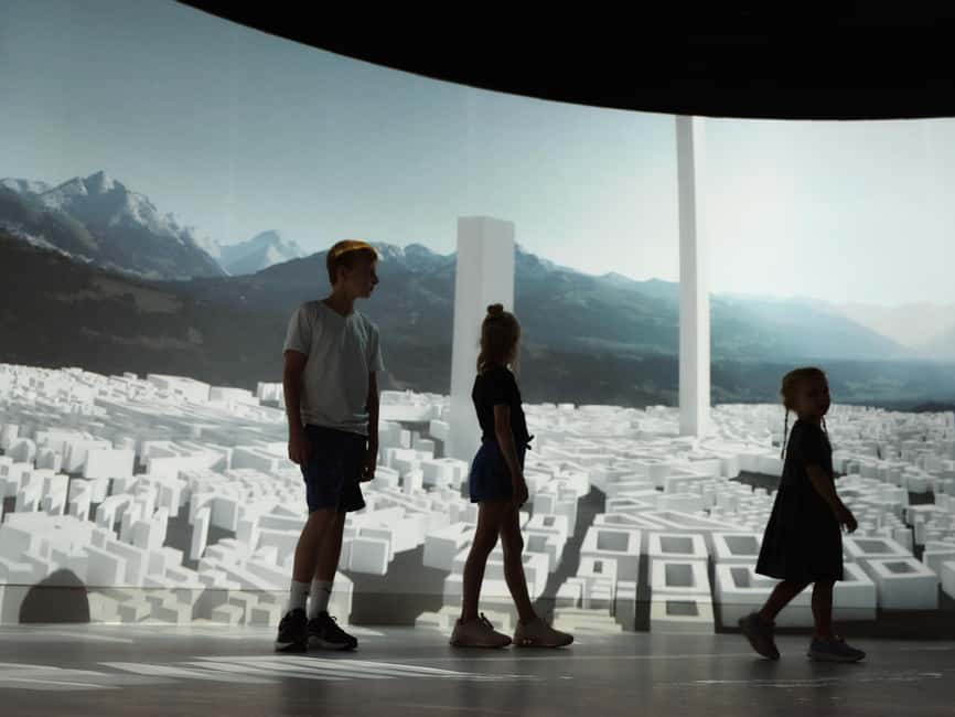 Innsbruck: EXPERIENCE TIROL - Immersive Show Ticket - Room three: Tyrolean art and local identity