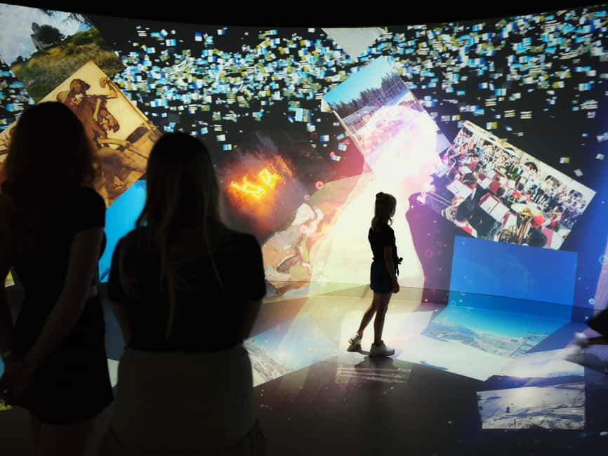 Innsbruck: EXPERIENCE TIROL - Immersive Show Ticket - Room four: Peaks, valleys, and a virtual flight