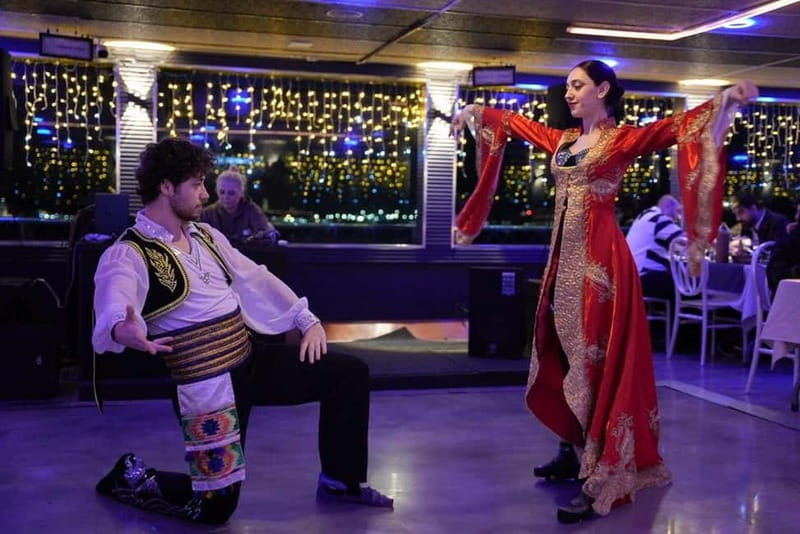 Istanbul: Bosphorus Cruise Dinner, Show & Alcoholic Drinks - The first hour and the route toward Ortaköy