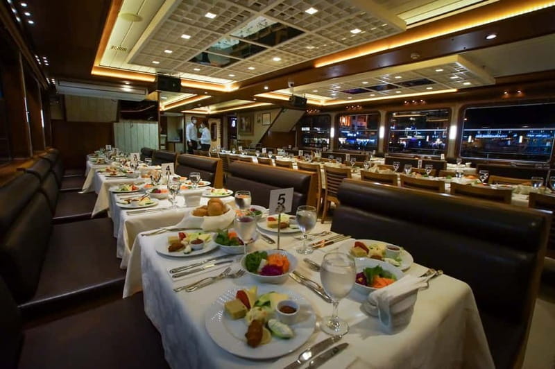Istanbul: Bosphorus Dinner Cruise & Turkish Night Show - Why the Bosphorus looks different after dark