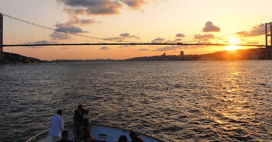 Istanbul: Bosphorus Dinner Cruise with Private Table & Show - What the Asian side adds, and what it does not