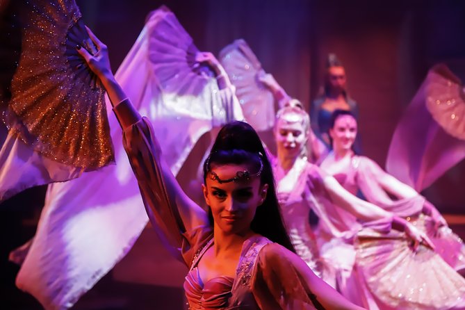 Istanbul Hodjapasha Rhythm of The Dance Show - Entering a 15th-century hamam
