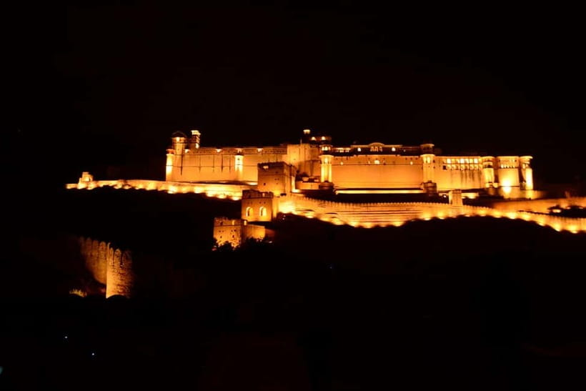 Jaipur: Amber Fort Light & Sound Show with Dinner - A private car changes the evening