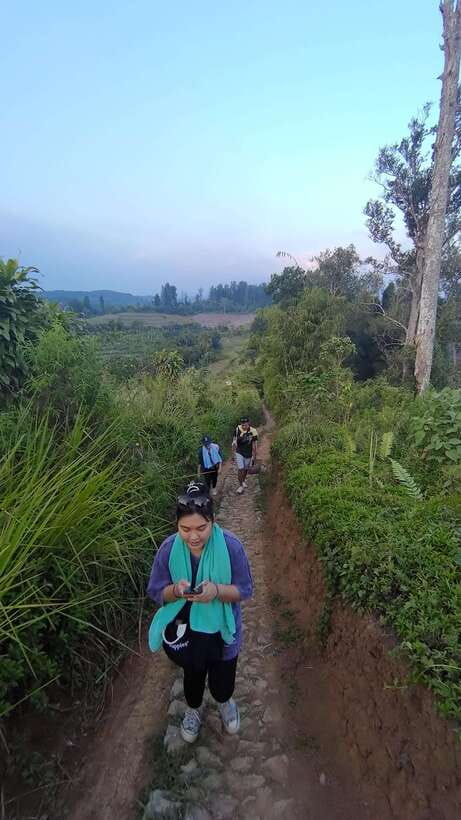 Jakarta to Bogor: Luhur Waterfall and Lake Lido Day Trip - The 2.4-kilometer walk to the waterfall