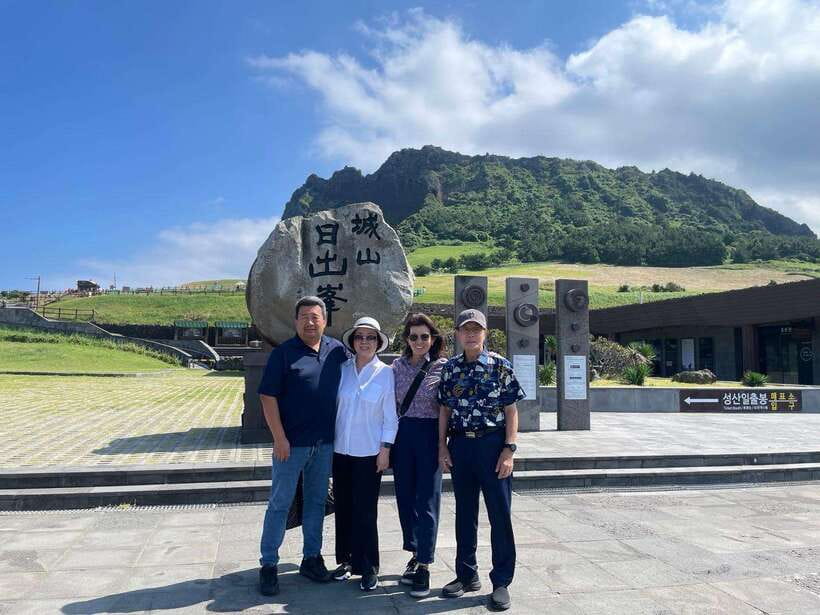 Jeju: Eastern UNESCO Sites Tour with Haenyeo Show - Key points at a glance