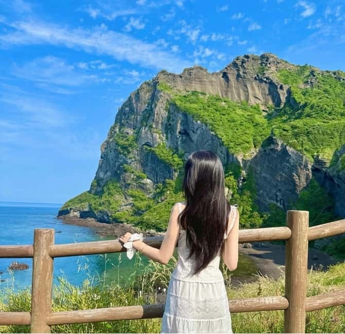 Jeju: Eastern UNESCO Sites Tour with Haenyeo Show - Hamdeok Beach and its clear water