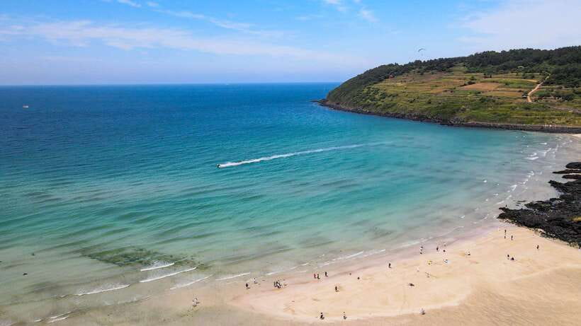 Jeju: Eastern UNESCO Sites Tour with Haenyeo Show - Meeting Jeju’s haenyeo tradition