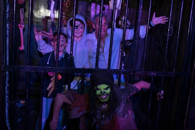 Jolly Roger Pirate Show and Dinner in Cancun - A deluxe open bar and a late-night deck party