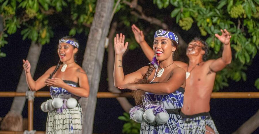 Kailua-Kona: Voyagers of the Pacific Luau with Buffet Dinner - A buffet that covers familiar and local flavors