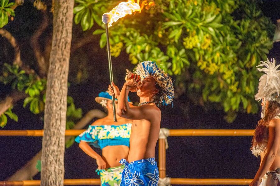 Kailua-Kona: Voyagers of the Pacific Luau with Buffet Dinner - Drinks included throughout the evening
