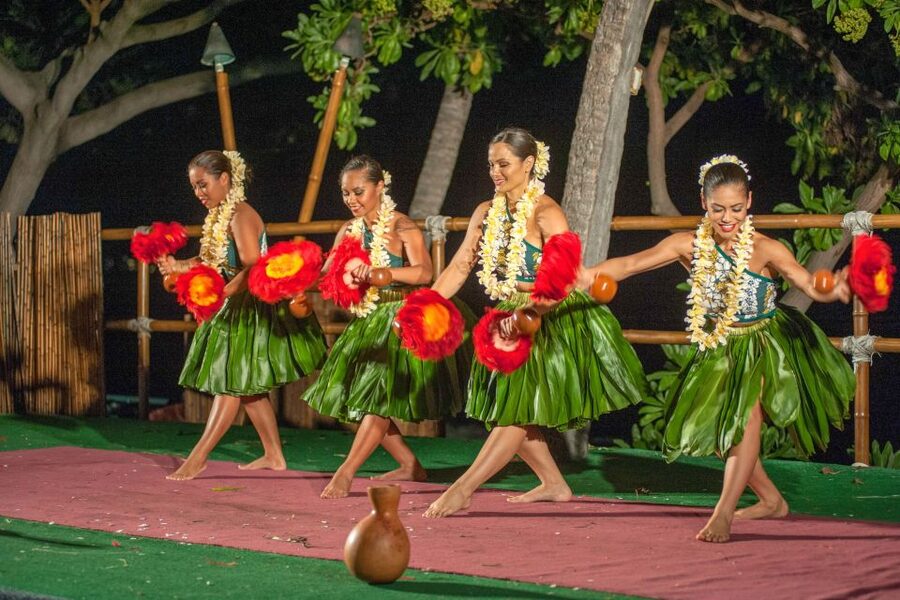 Kailua-Kona: Voyagers of the Pacific Luau with Buffet Dinner - The Samoan fire knife finale