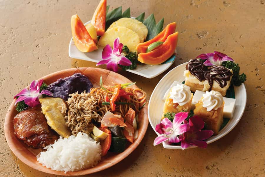Kauai: Luau Kalamaku – Premium Seating, Dinner & Show - Arriving at Kilohana Plantation