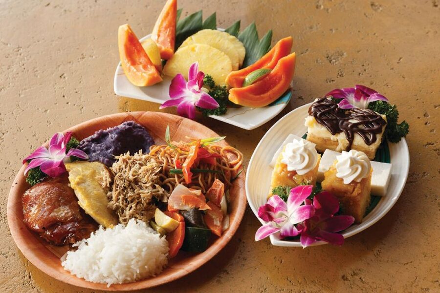 Kauai: Luau Kalamaku with Buffet Dinner & Show - Craft stalls, photos, and the plantation grounds