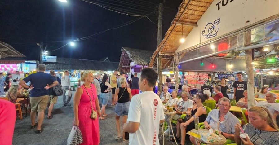 Khaolak:Finger Food Guided Tour with Cabaret Show - Starting with soup at a Khaolak night market