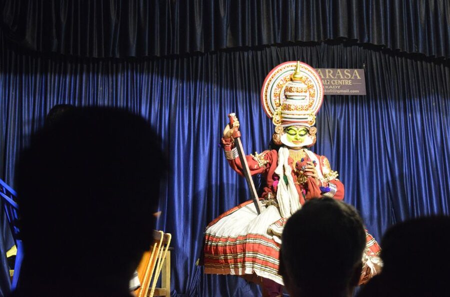 Kochi: Kathakali Evening Dance Show w/ Dinner & Transfer - Arrive early for makeup and a good seat