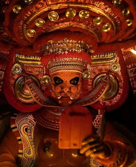 Kochi: Kathakali, Theyyam, and Kalaripayattu Evening Show - The Kathakali makeup lesson gives you the key