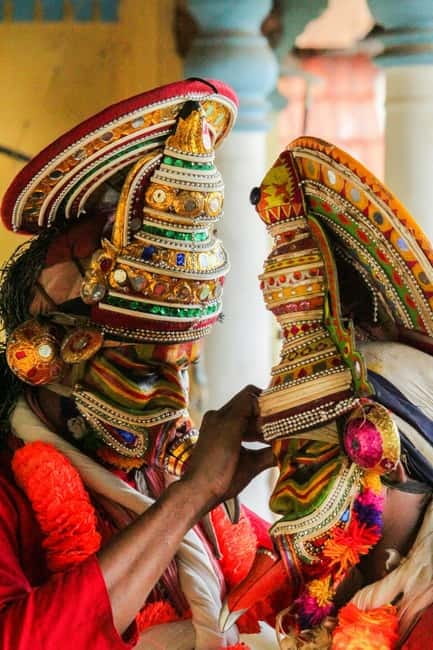 Kochi: Kathakali, Theyyam, and Kalaripayattu Evening Show - Kathakali turns epics into movement