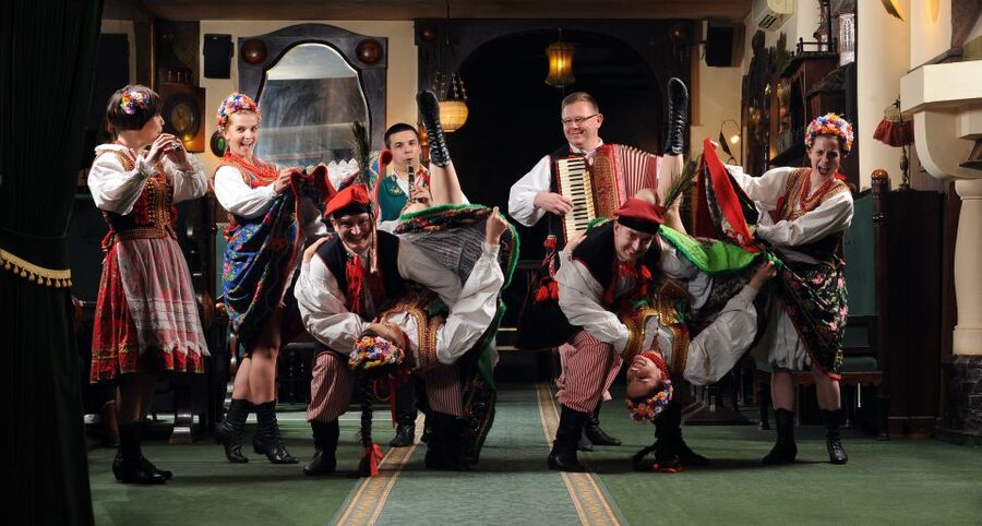 Krakow: Folk Show & 3-Course Dinner at Jama Michalika Café - Two short shows instead of one long performance