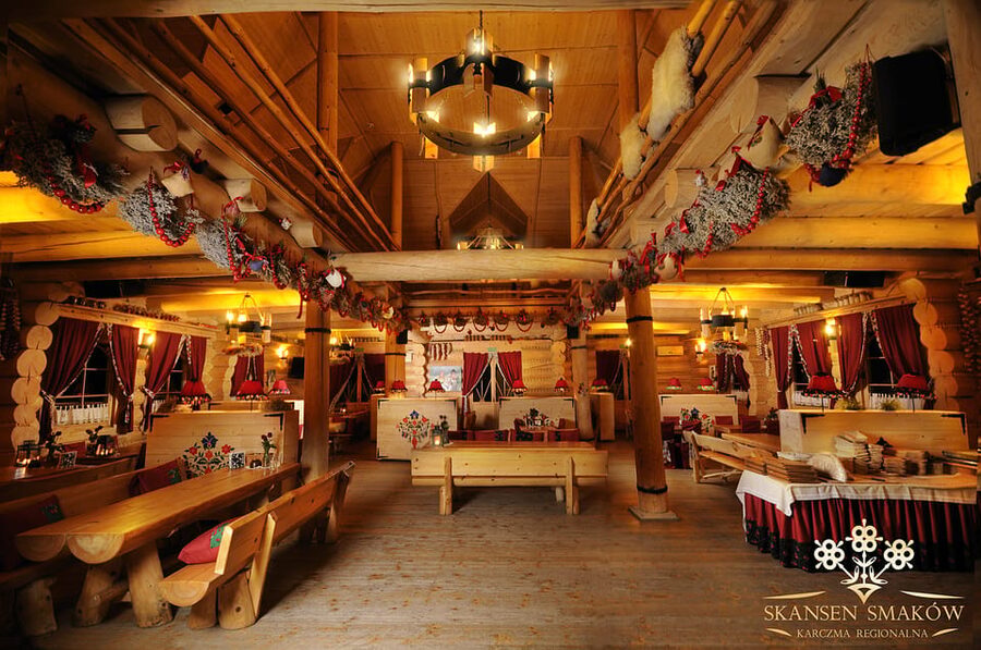 Krakow: Full Traditional Polish Dinner & Folk Show - Sour rye soup, pork chop, and apple pie