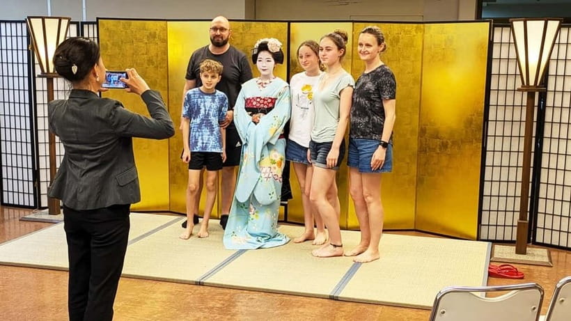 Kyoto: Meet-and-Greet, Maiko Show and Experience - Getting there and planning your timing