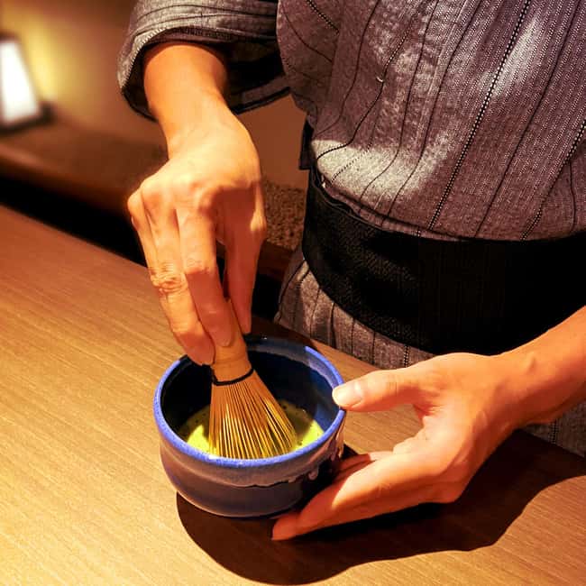 Kyoto: Wazuma Magic Show & Tea Ceremony - A thousand-year-old art in a six-seat room
