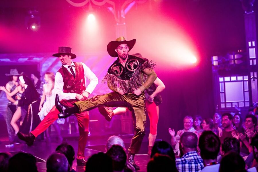 Las Vegas: Atomic Saloon Show at The Venetian - Three bars and the cost of drinking inside